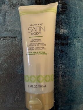 Mary Kay Satin Body Silkening Shea Lotion in White with Green and Gold Accents
